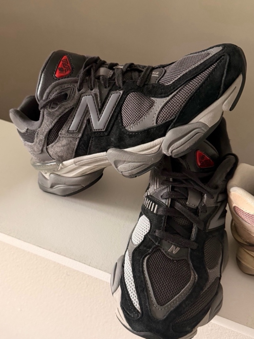 New Balance 9069 Black & Gray Women’s 8.5